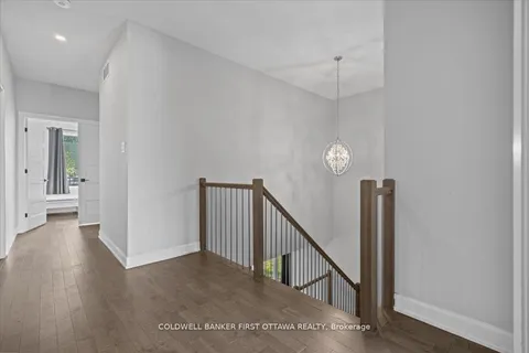 560 QUEEN MARY Street, ON K1K 1W1