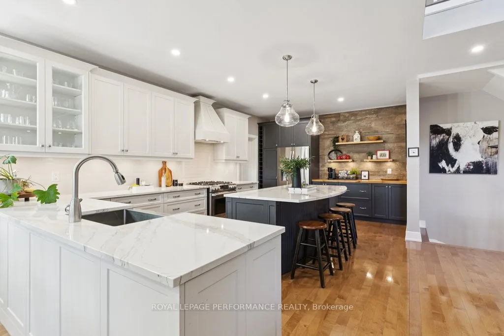 5 Melva Avenue, ON K1T 3W9