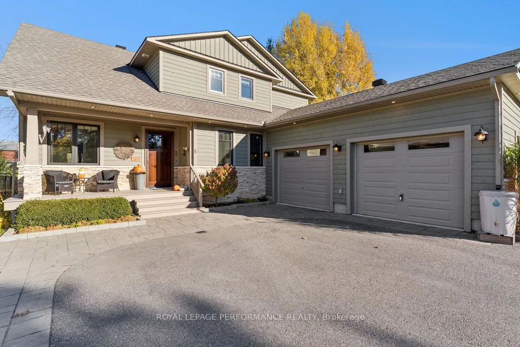 5 Melva Avenue, ON K1T 3W9