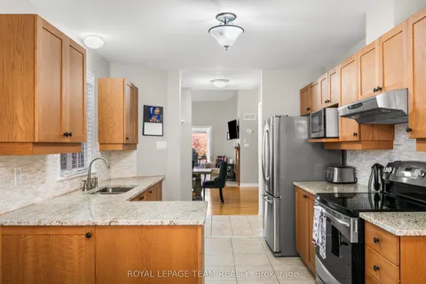 16 Spinney Way, ON K2J 4Y8