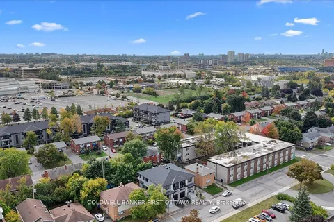 562 QUEEN MARY Street, ON K1K 1W1