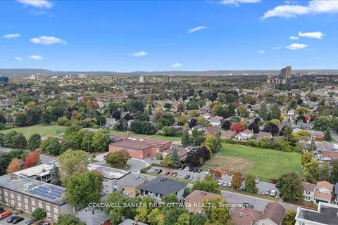 562 QUEEN MARY Street, ON K1K 1W1