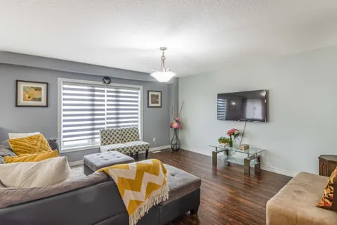 702 Frontenac Crescent, ON N4V 0B1