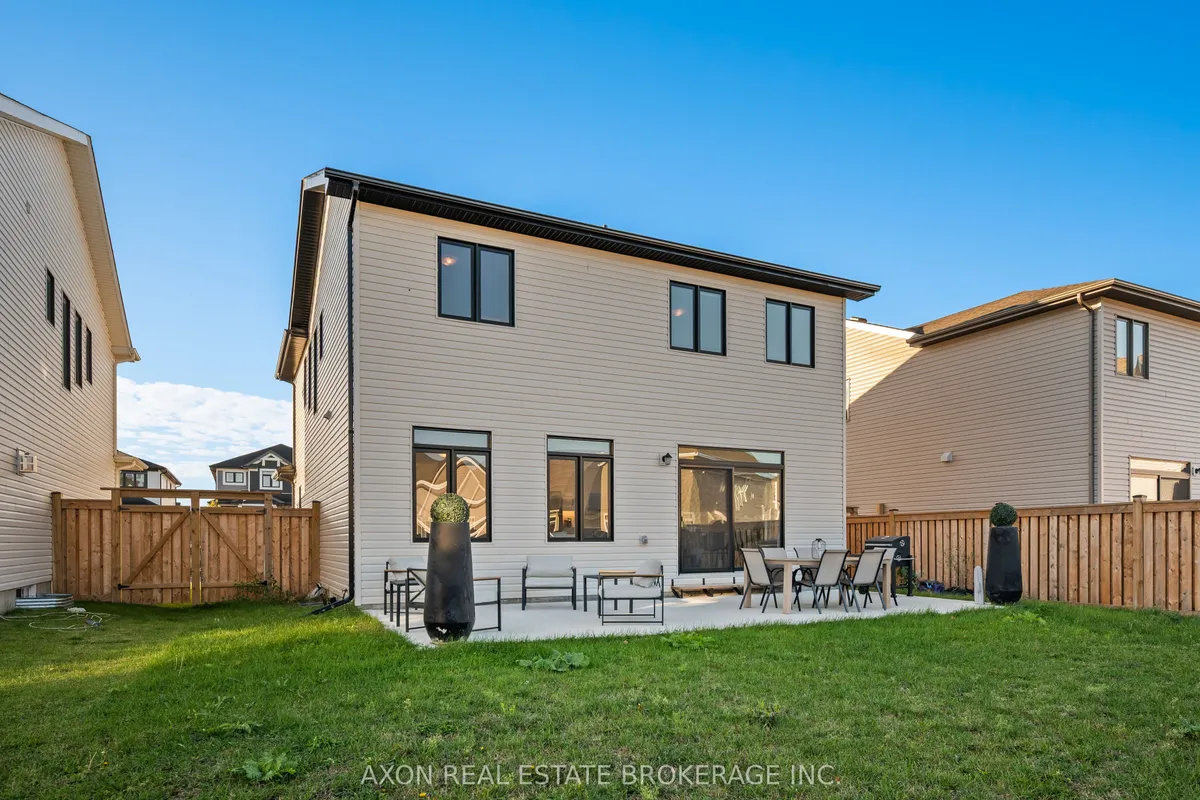 819 Riverview Way, ON K7K 0J3