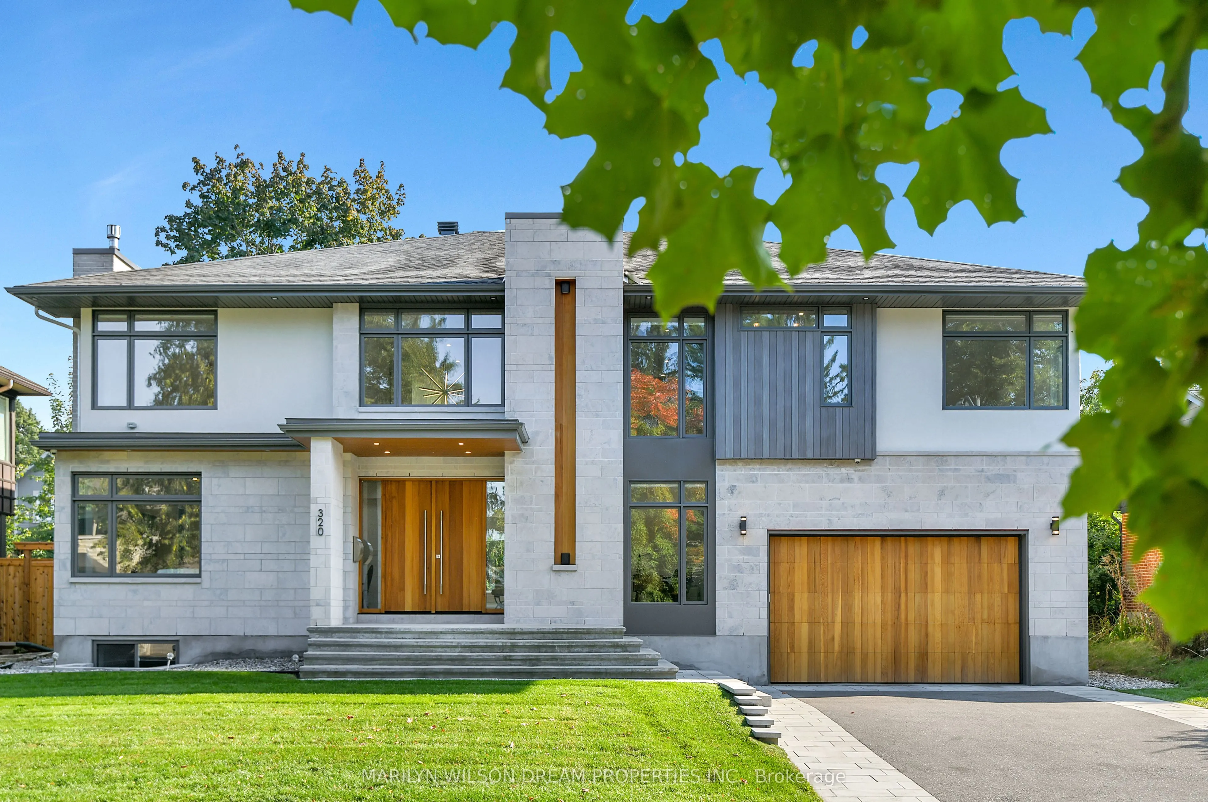 320 Crestview Road, ON K1H 5G6