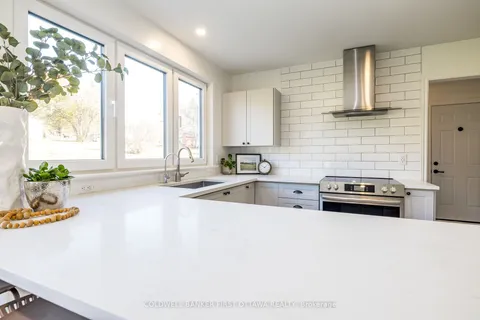 100 MANION HEIGHTS Crescent, ON K0A 1L0