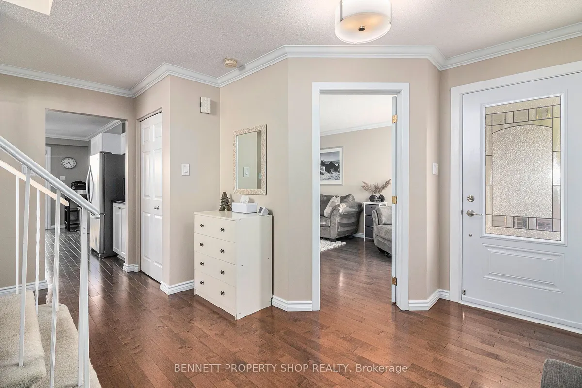 1865 Leclair Crescent, ON K1E 3S2