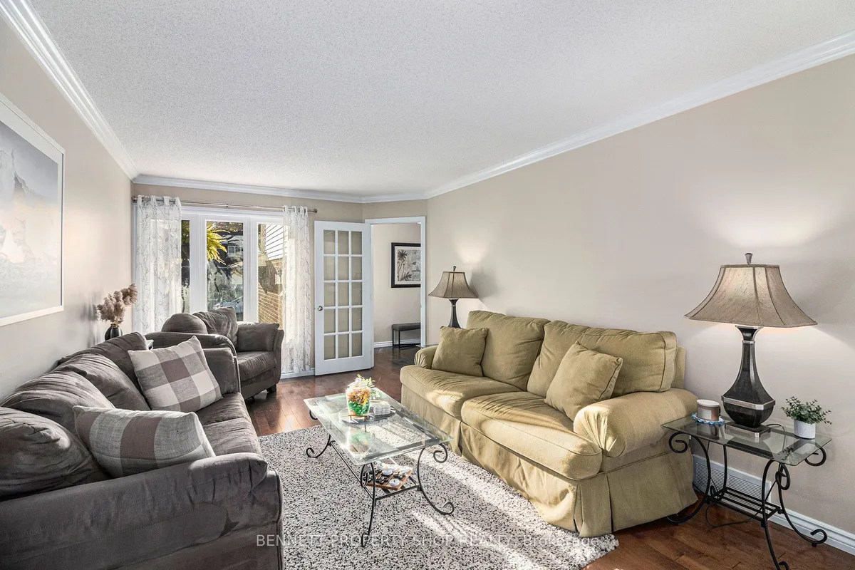 1865 Leclair Crescent, ON K1E 3S2