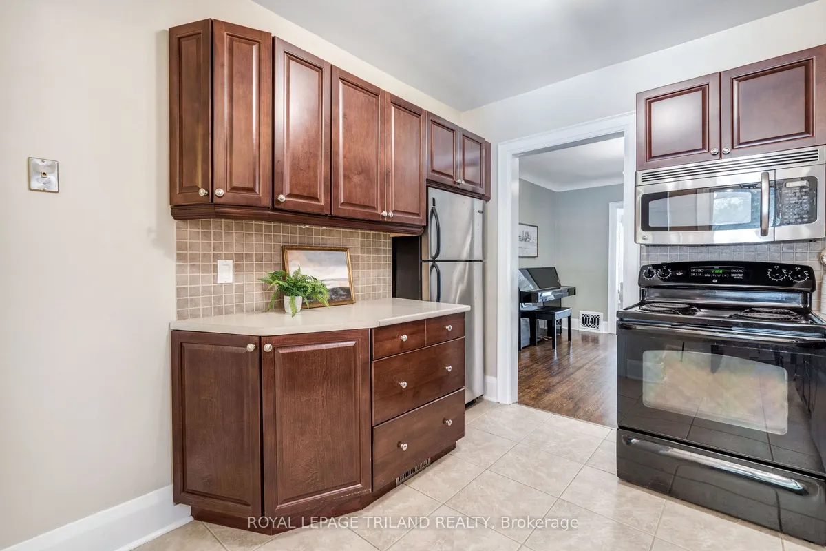 418 Cheapside Street, ON N5Y 3X1