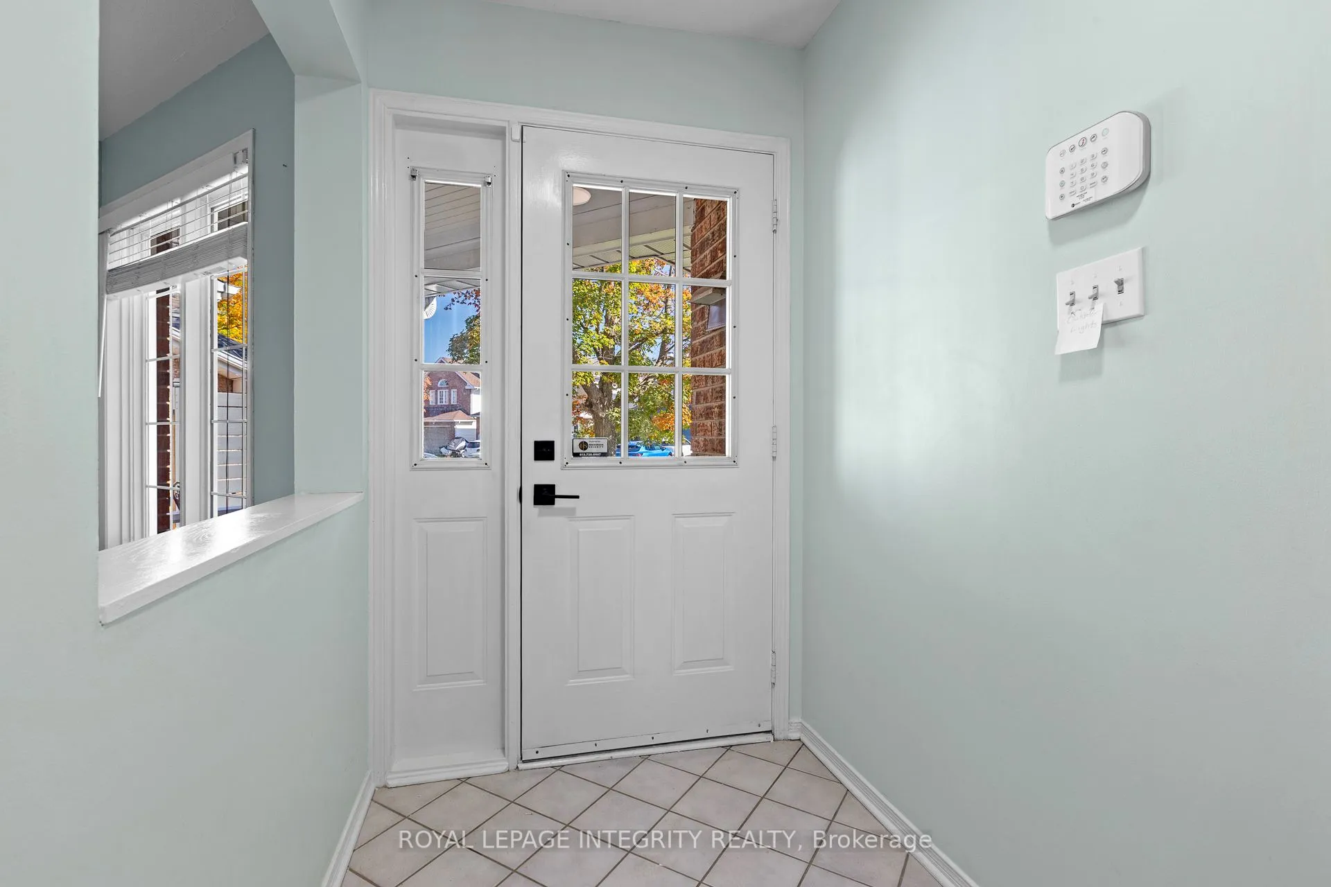 11 Royal Field Crescent, ON K2J 4G1