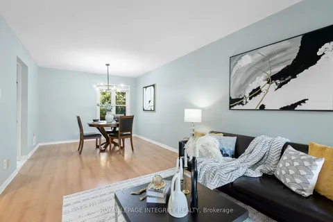 11 Royal Field Crescent, ON K2J 4G1