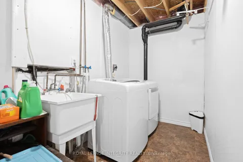 11 Royal Field Crescent, ON K2J 4G1