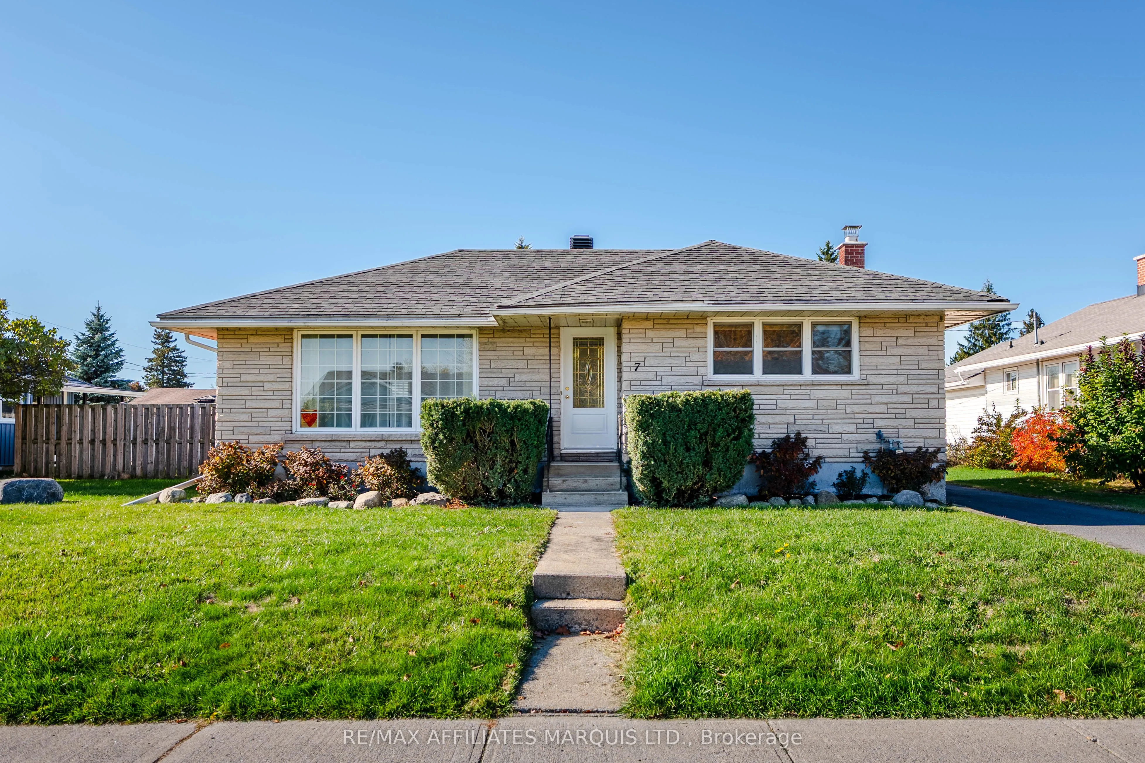 7 Farran Drive, ON K0C 1M0