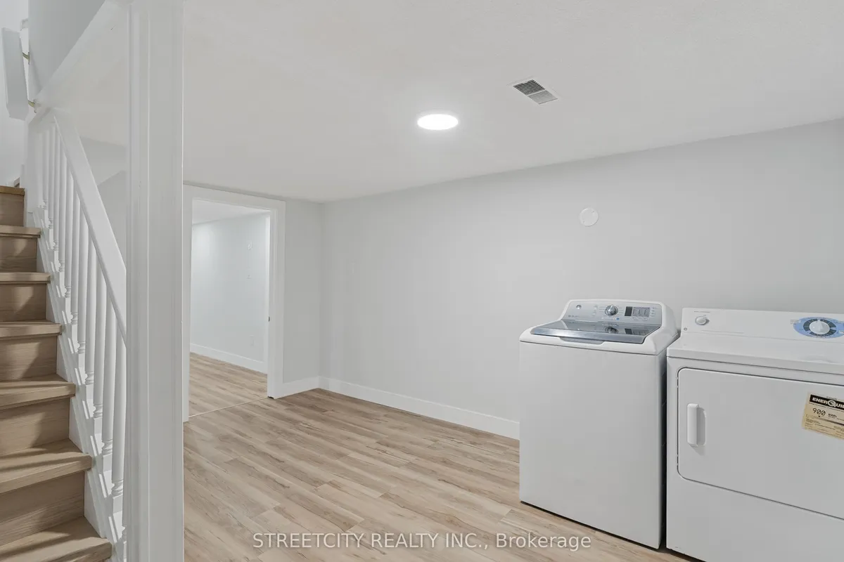 53 Susan Avenue, ON N5V 2G1