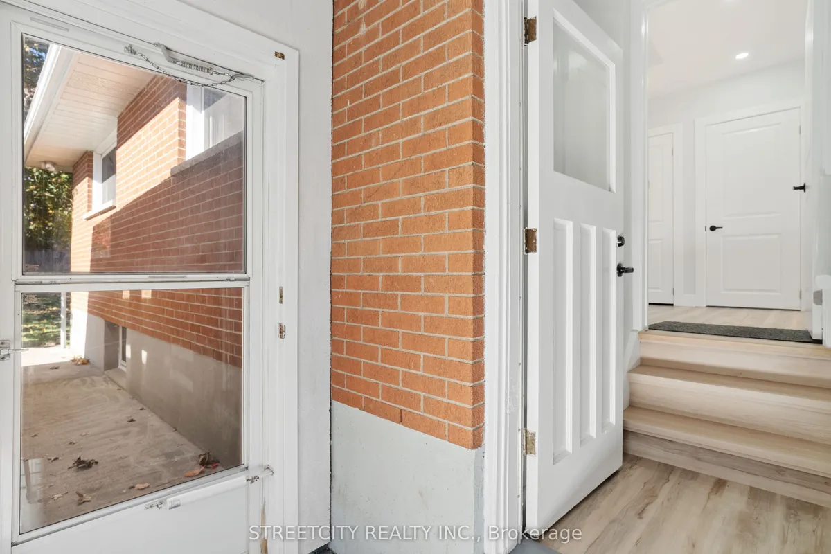 53 Susan Avenue, ON N5V 2G1