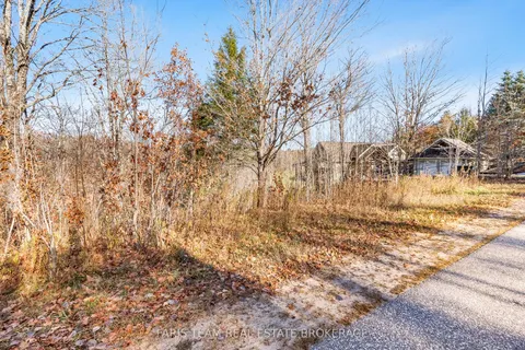 19 Deerhurst Highlands Drive, ON P1H 1B1