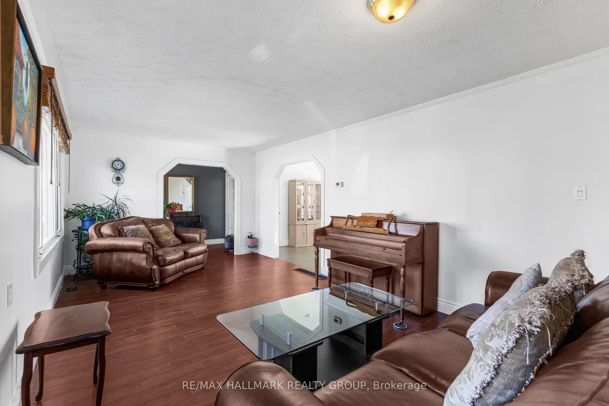 1902 Rosebella Avenue, ON K1T 1G7