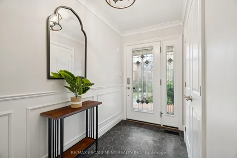 6 Beech Street, ON N1H 6J3