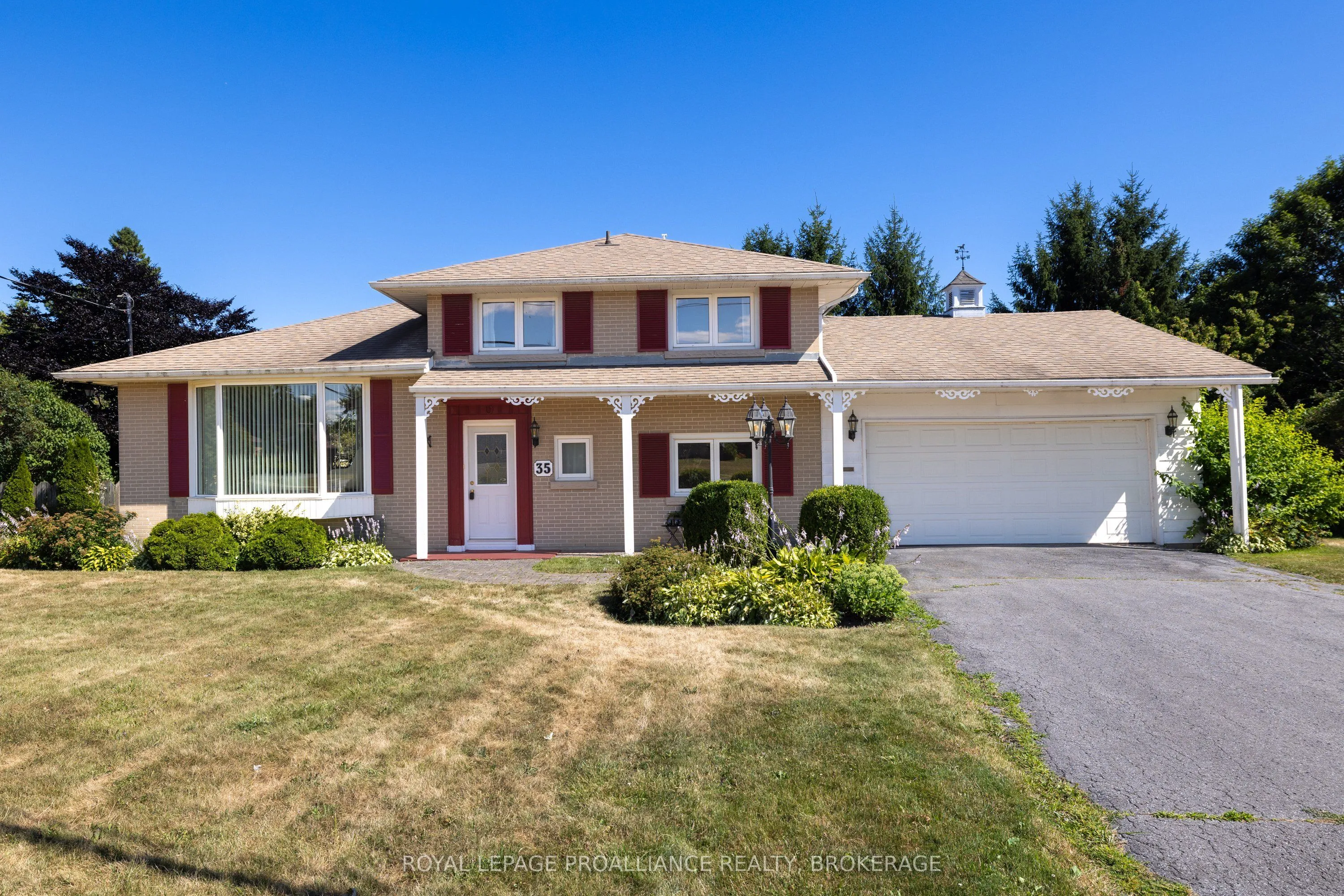 35 Manitou Crescent, ON K7N 1B1