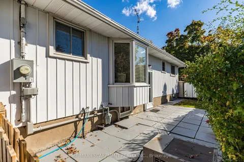 12 Ridley Heights Drive, ON L2S 2J2