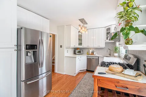 1042 Harkness Avenue, ON K1V 6P2