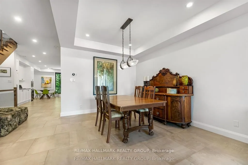 396 Roosevelt Avenue, ON K2A 1Z3