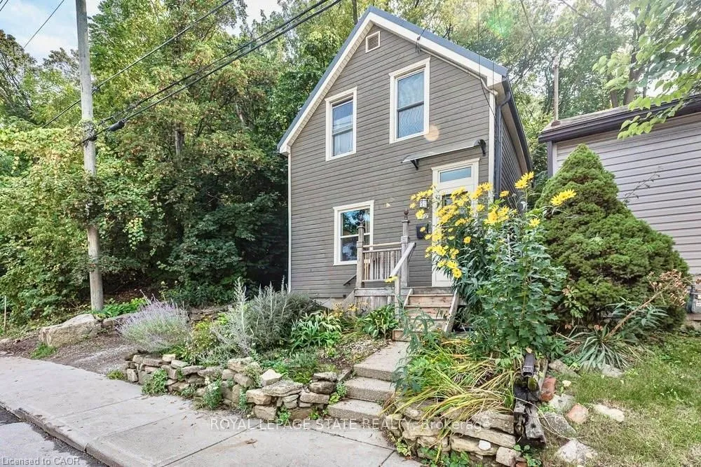 210 Charlton Avenue, ON L8N 1Z1