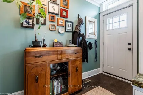 210 Charlton Avenue, ON L8N 1Z1