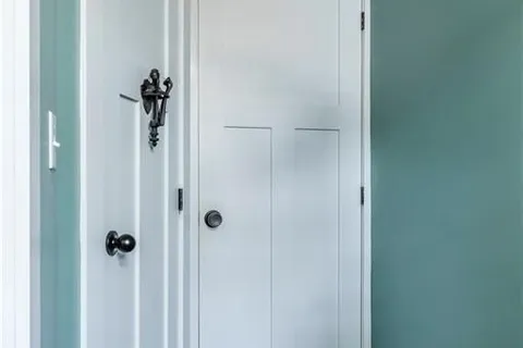 210 Charlton Avenue, ON L8N 1Z1