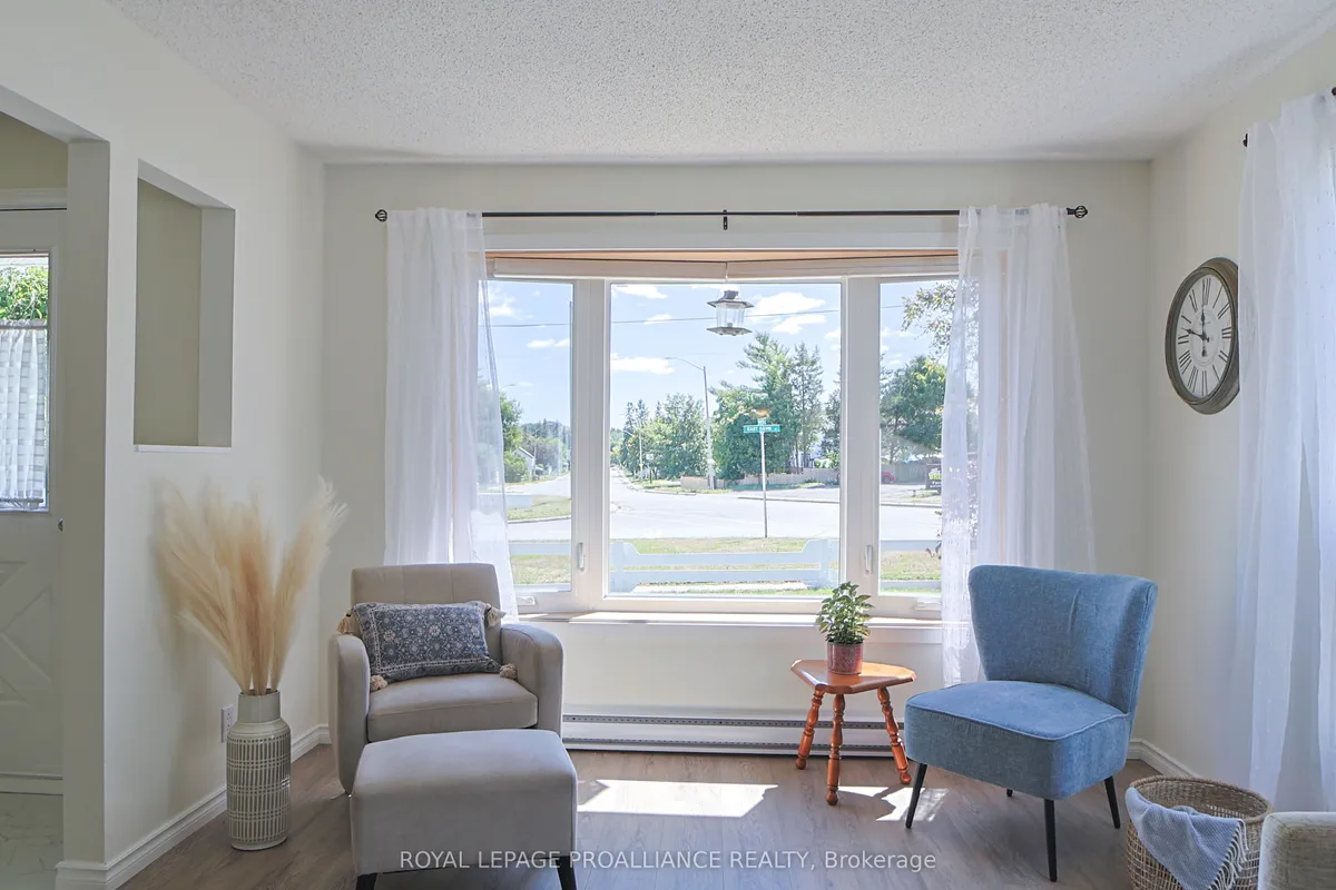 98 East Davis Street, ON K8V 6H4