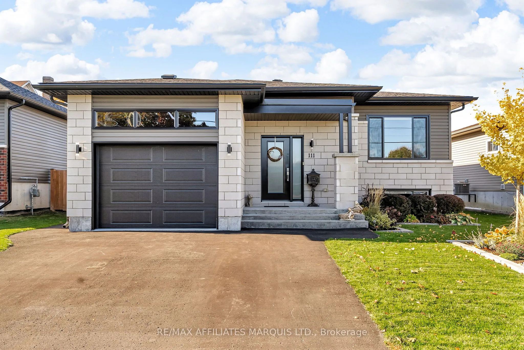 111 Leonia Street, ON K6H 5L8