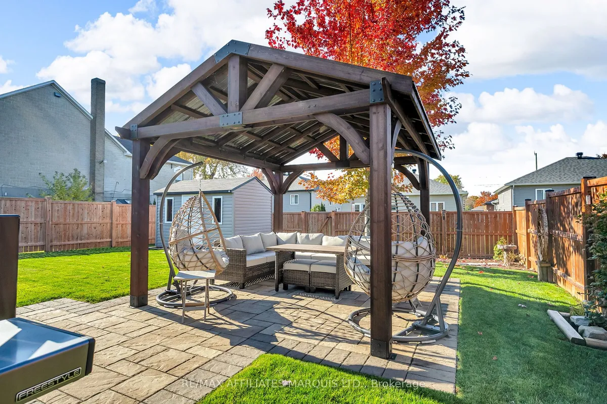 111 Leonia Street, ON K6H 5L8