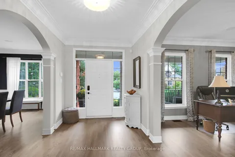 13 Beechgrove Gardens, ON K2S 1W5