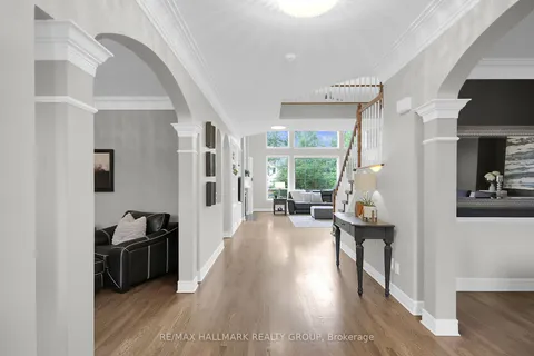 13 Beechgrove Gardens, ON K2S 1W5