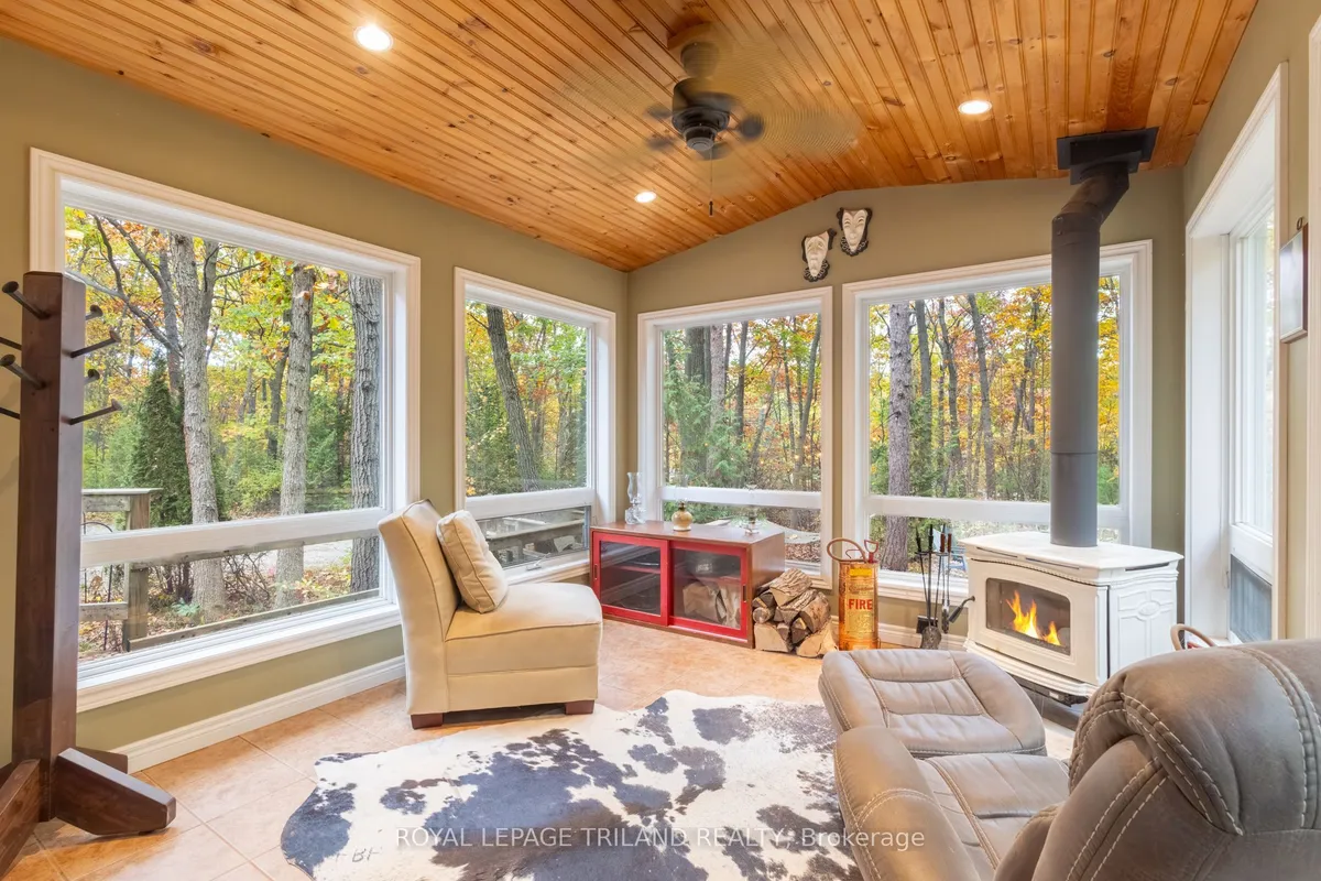 10092 Lakeshore Road, ON N0M 1T0