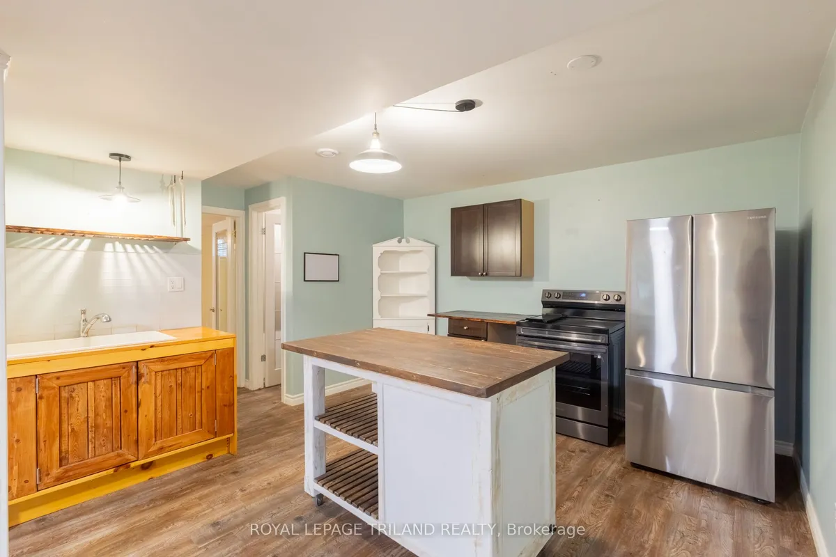 10092 Lakeshore Road, ON N0M 1T0