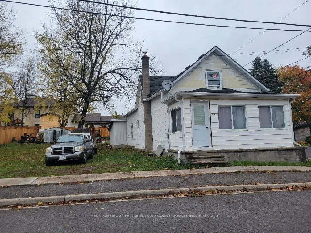 11 Low Street, ON K0K 2T0