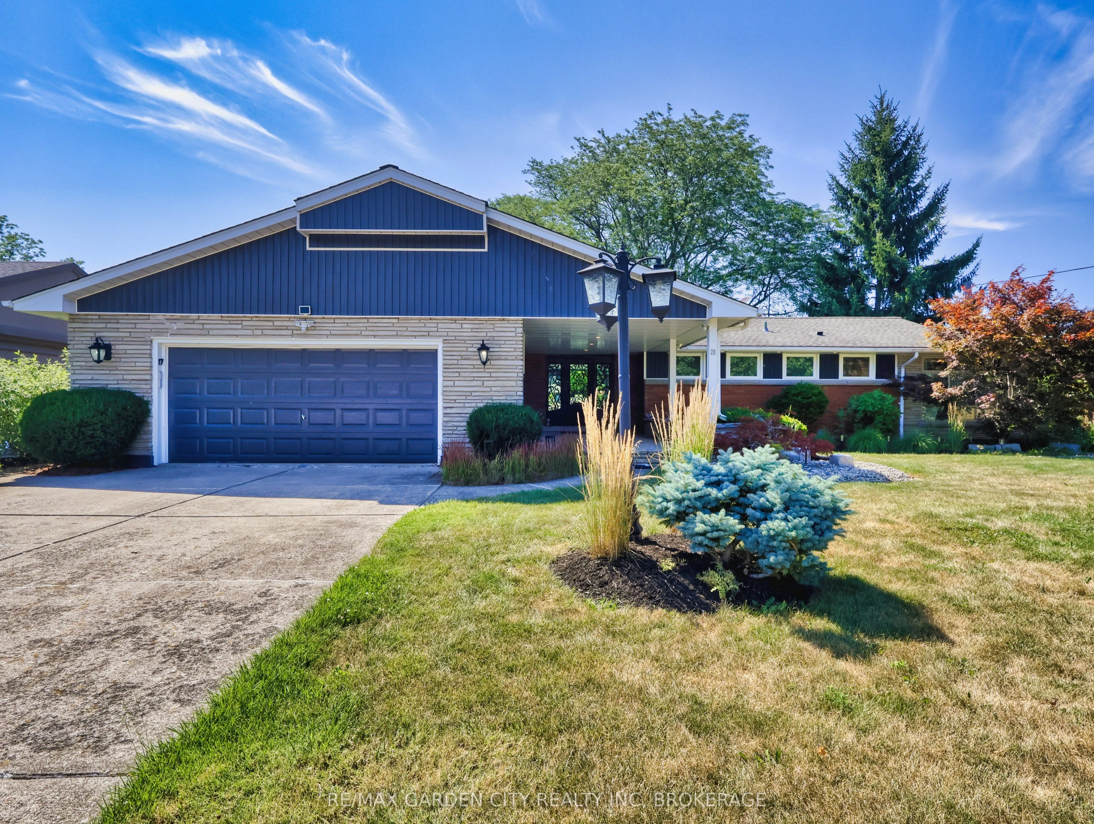 28 MARSDALE Drive, ON L2T 3S3