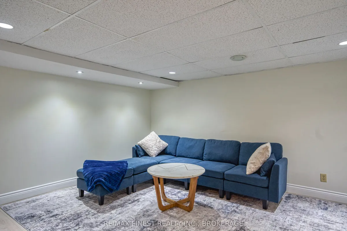 24 Adley Place, ON K7K 6G8