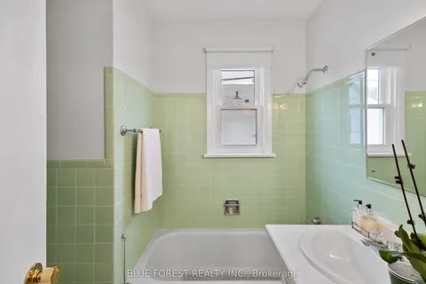 266 Giles Street, ON N5Z 2W3