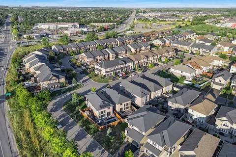 327 BALLINVILLE Circle, ON K4M 0E2