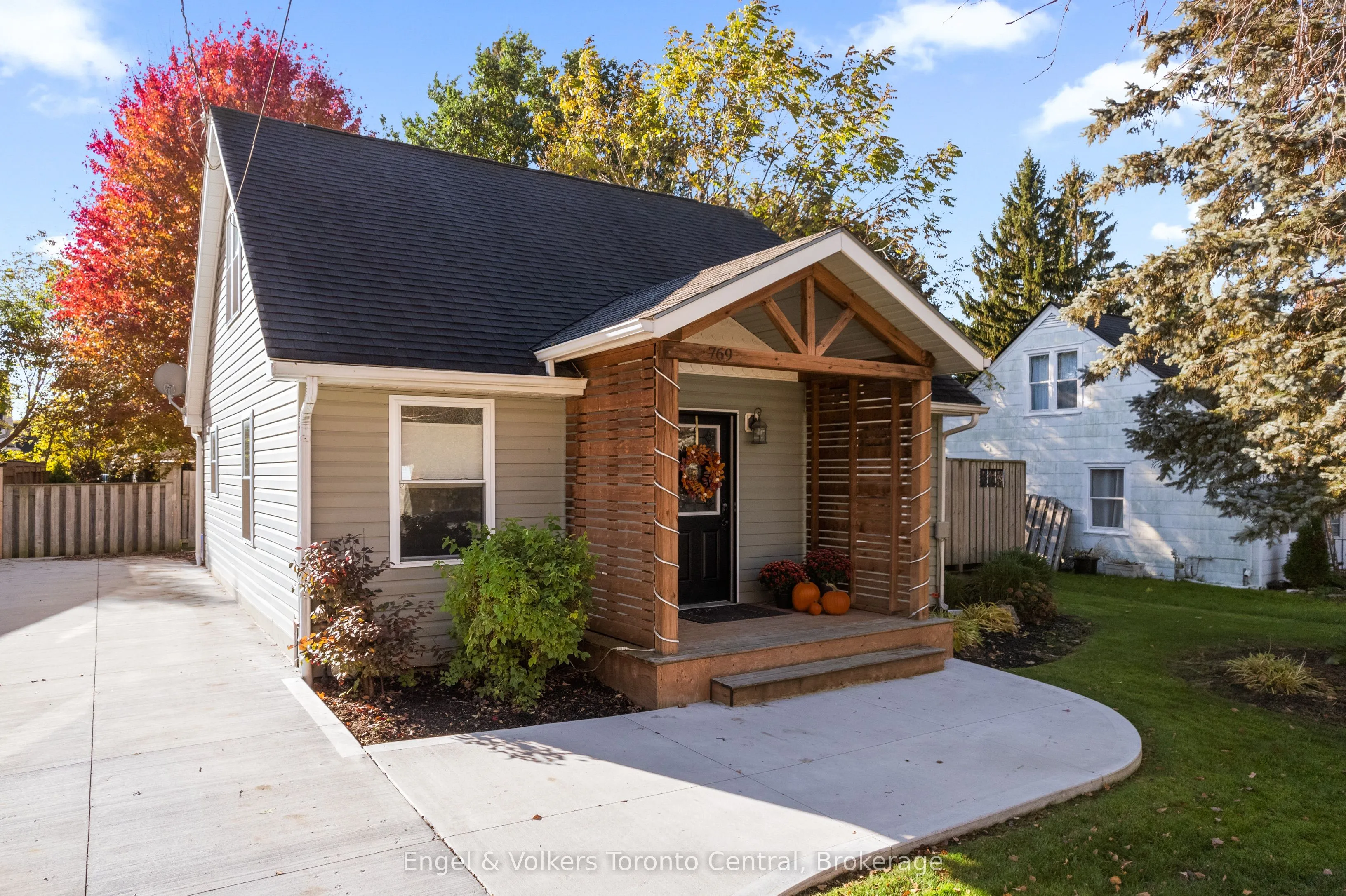 769 7th A Street, ON N4K 1K6