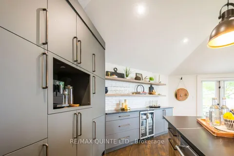 1190 County 3 Road, ON K8N 4Z1