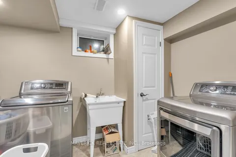 474 King Street, ON N5C 3J7