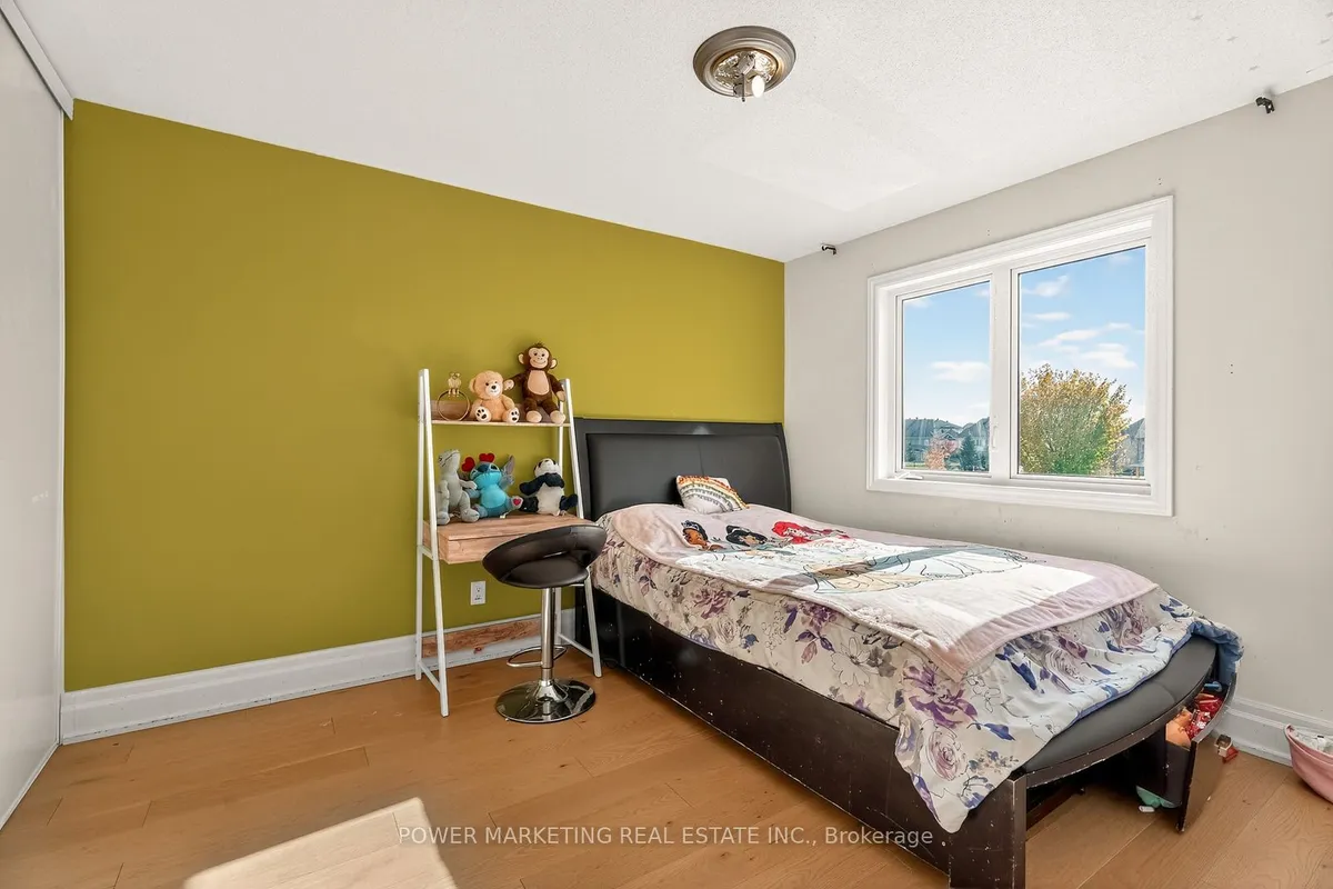 657 Clearbrook Drive, ON K2J 5S1