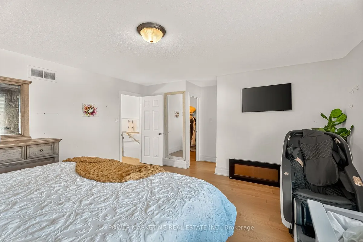 657 Clearbrook Drive, ON K2J 5S1