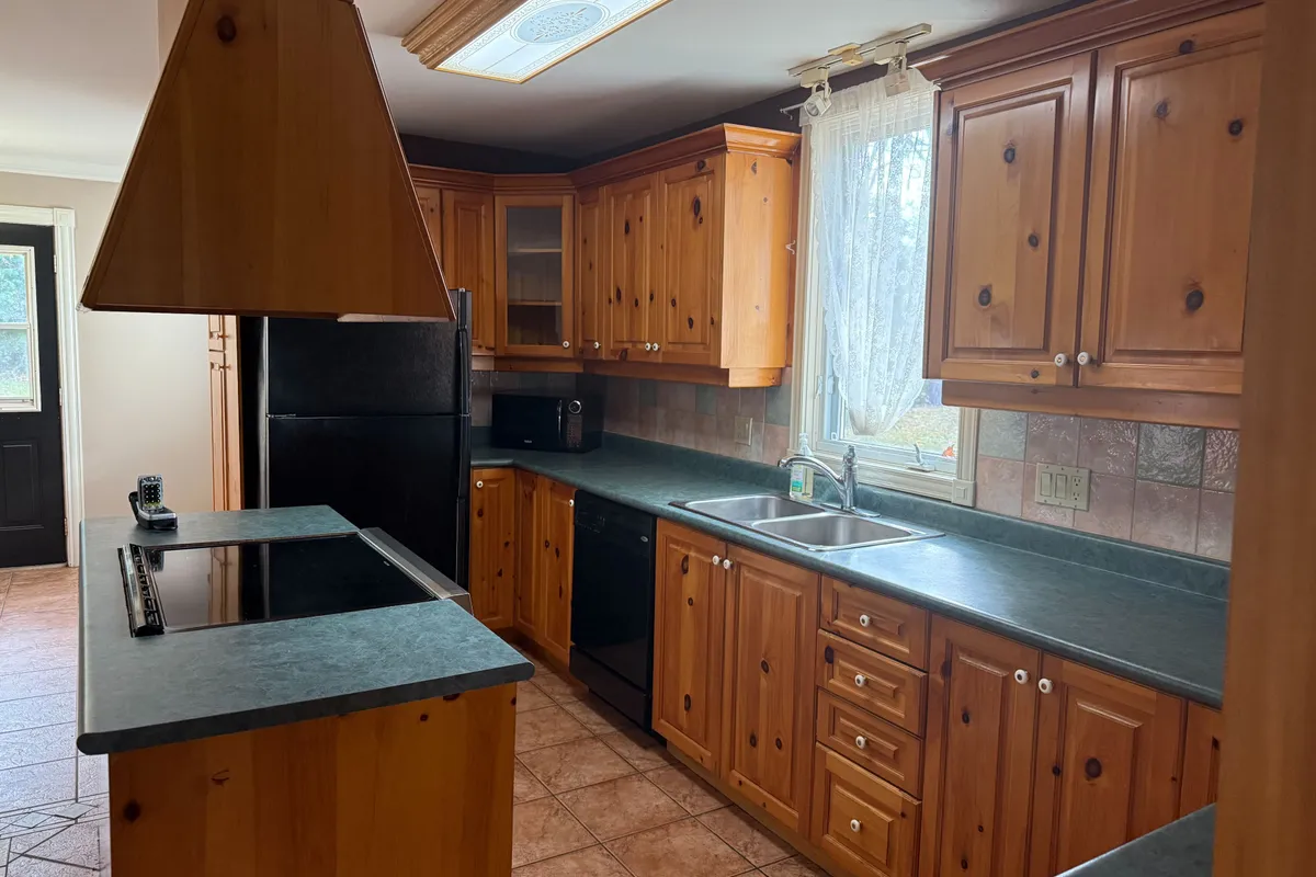 1 Kenneth Avenue, ON N0B 1T0