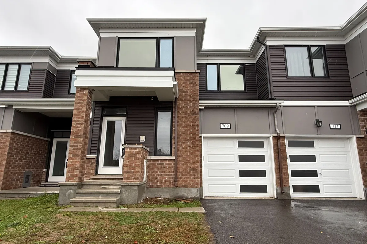 709 Megrez Way, ON K2J 6S9