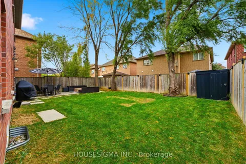 92 Glenmeadow Crescent, ON L8E 6C2