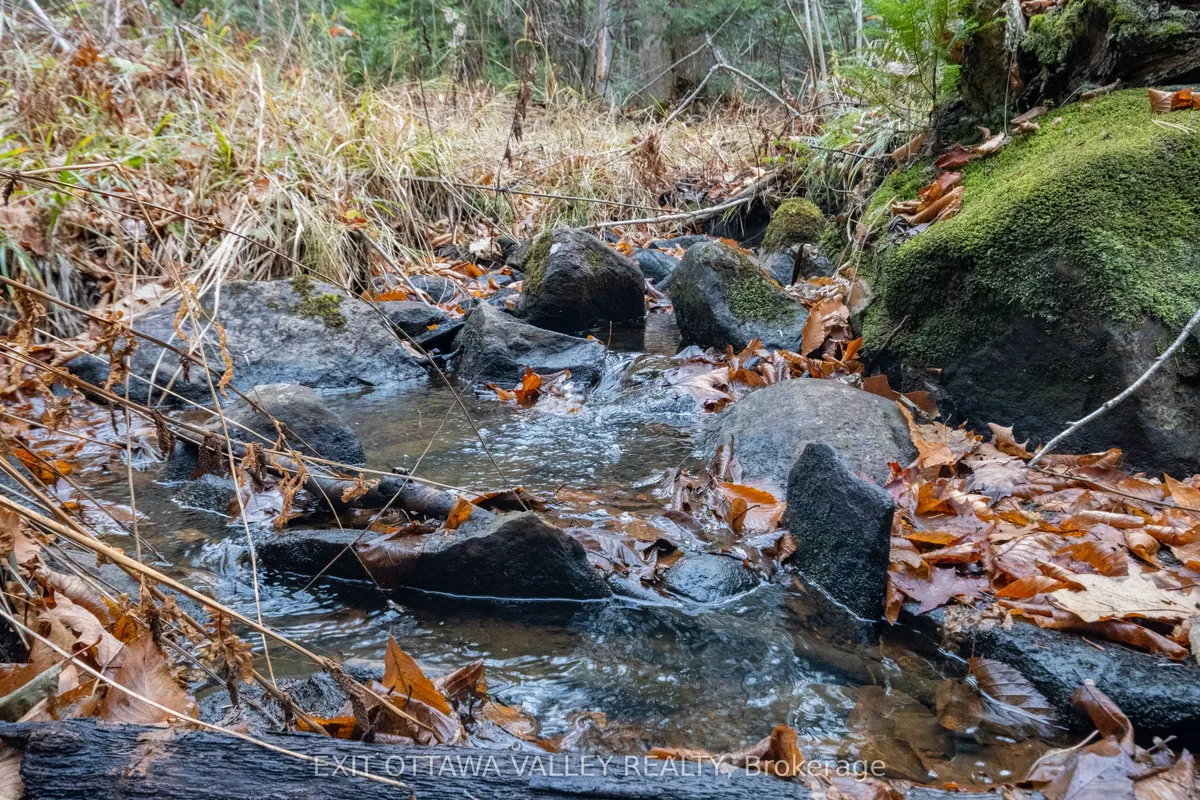 00 Highway 60 Highway, ON K0J 1B0